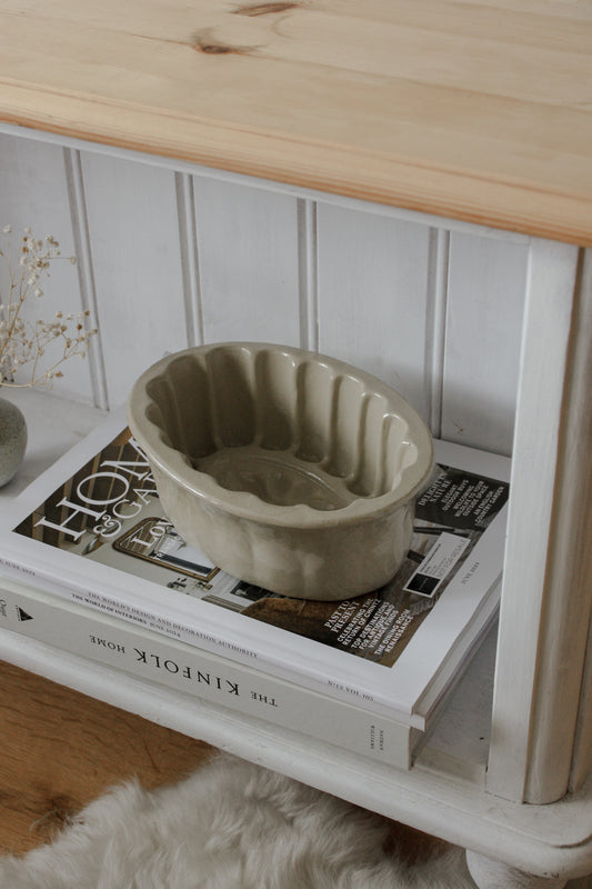 Vintage stoneware scalloped jelly mould bowl