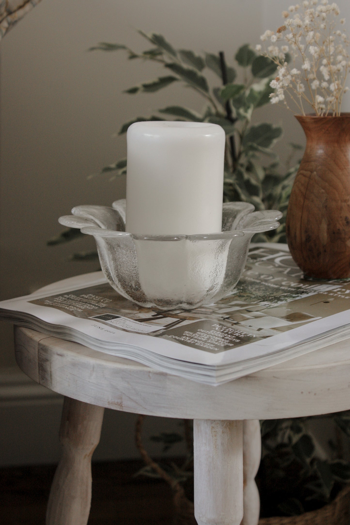 Vintage glass daisy bowl