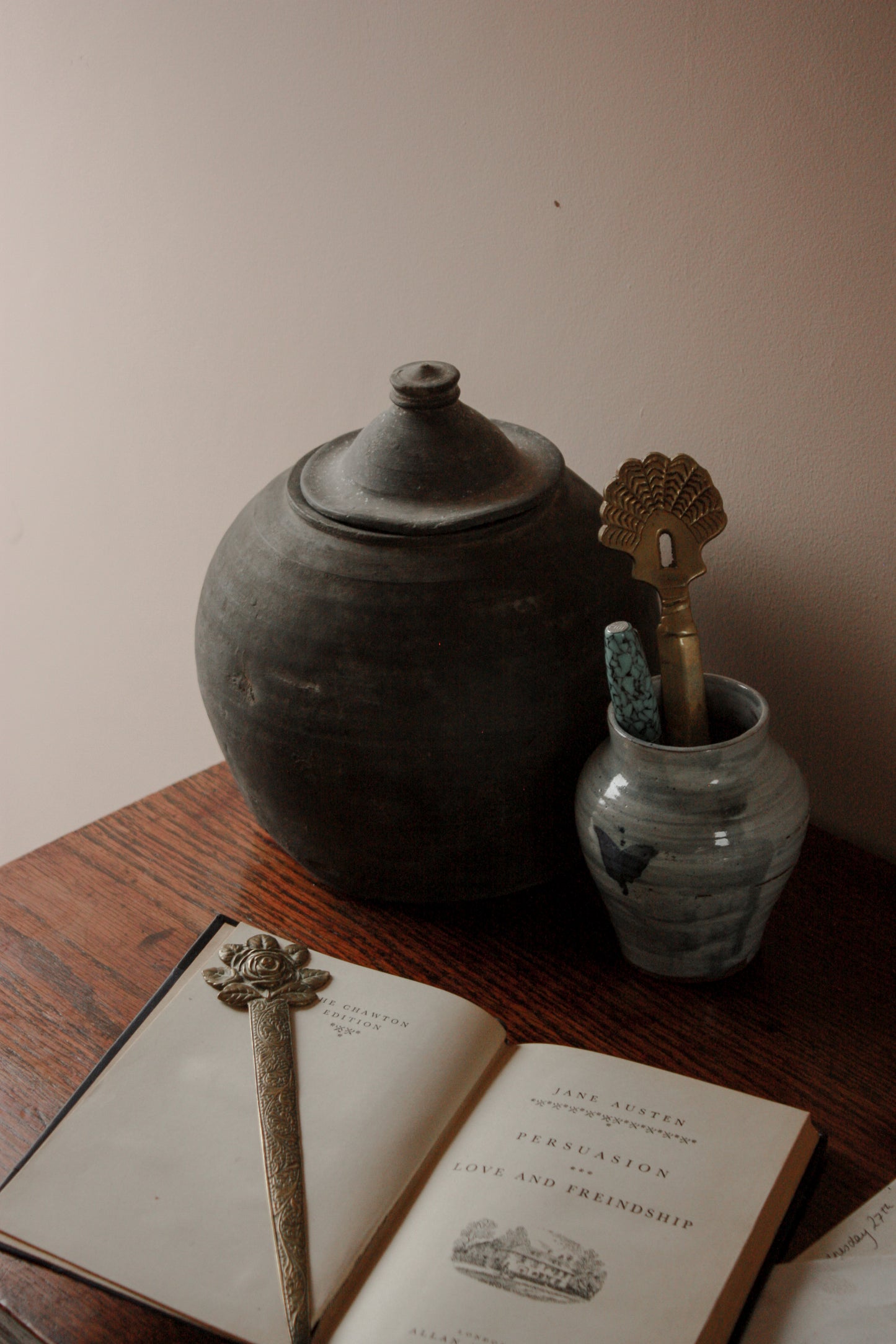 Vintage Chinese apothecary pot