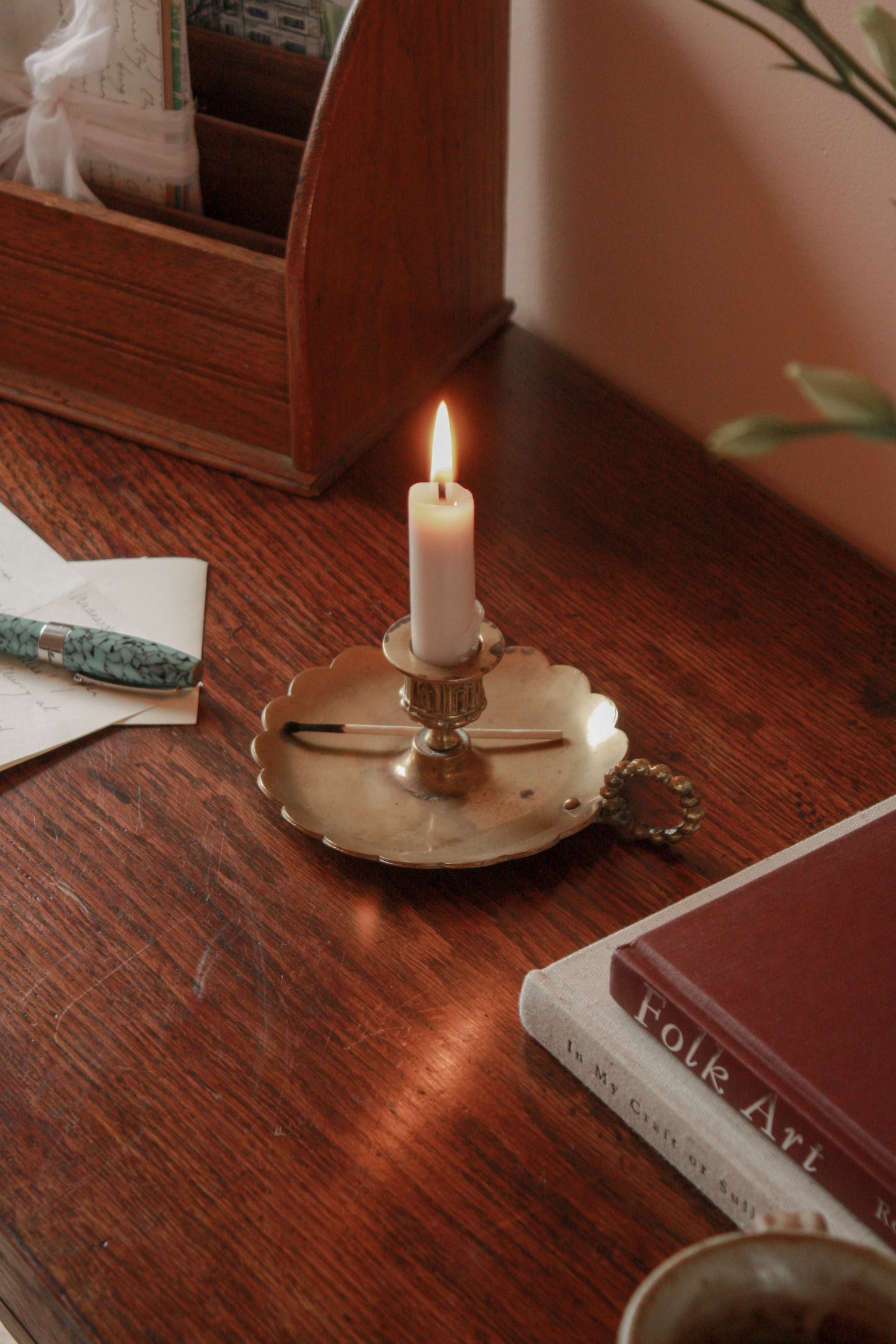 Vintage heavy brass scalloped candleholder (bobbin handle)