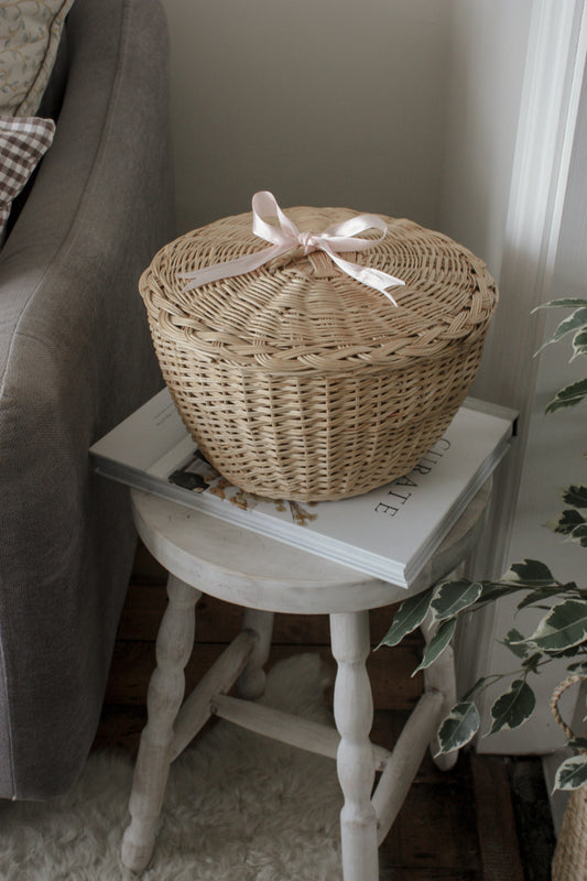 Vintage lidded basket scallop edge