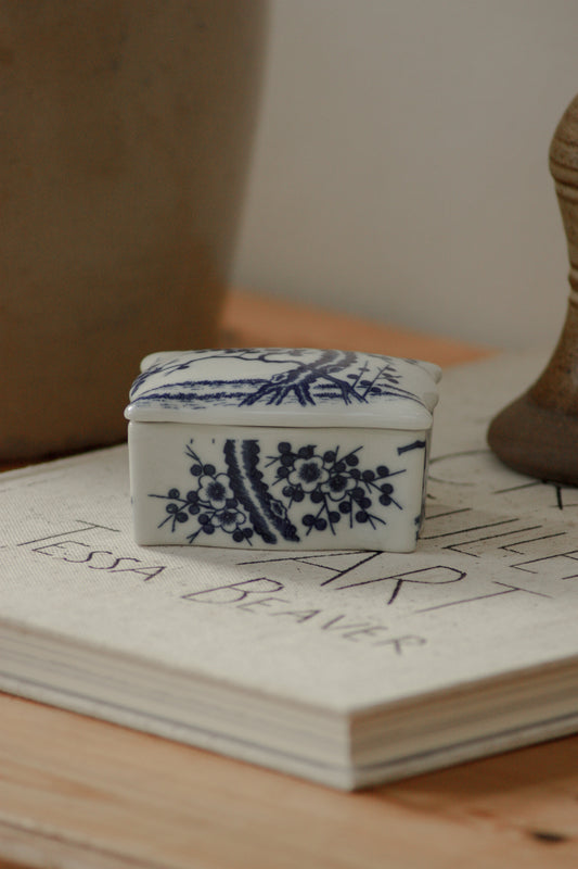 Vintage ceramic Japanese trinket box