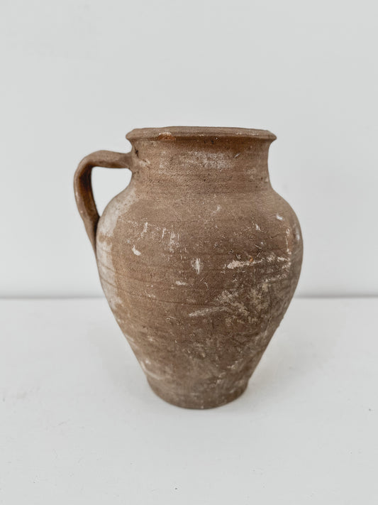 Clay pot with ribbed detail